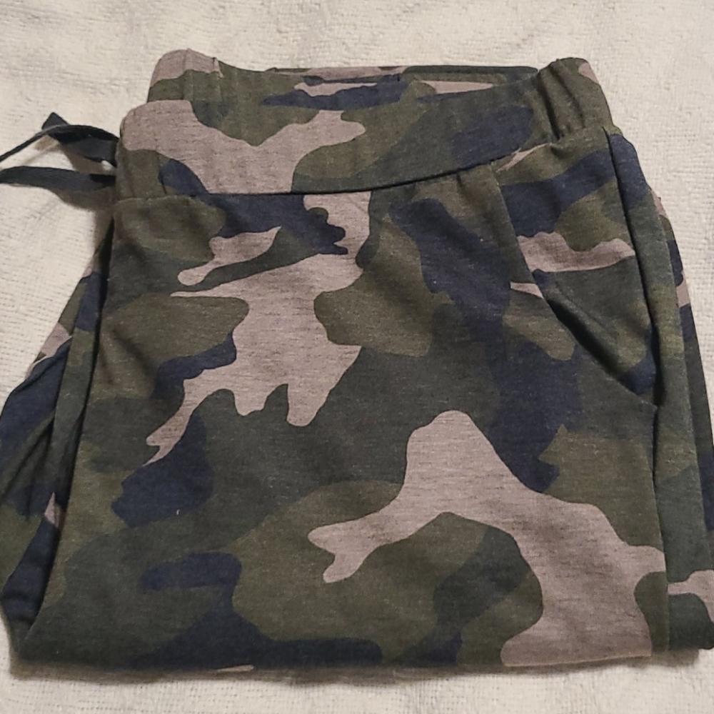 New york and Co camo jog pants